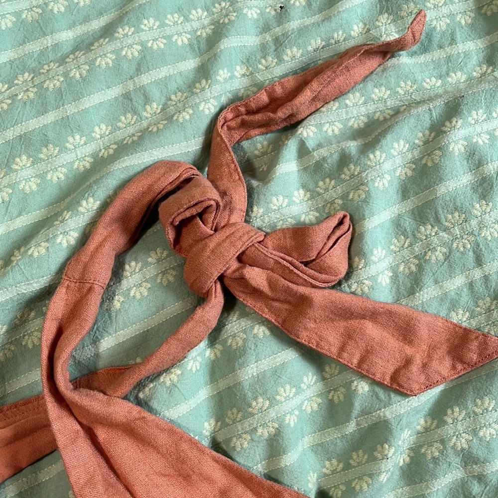 Halter top - Picture 2 of 3